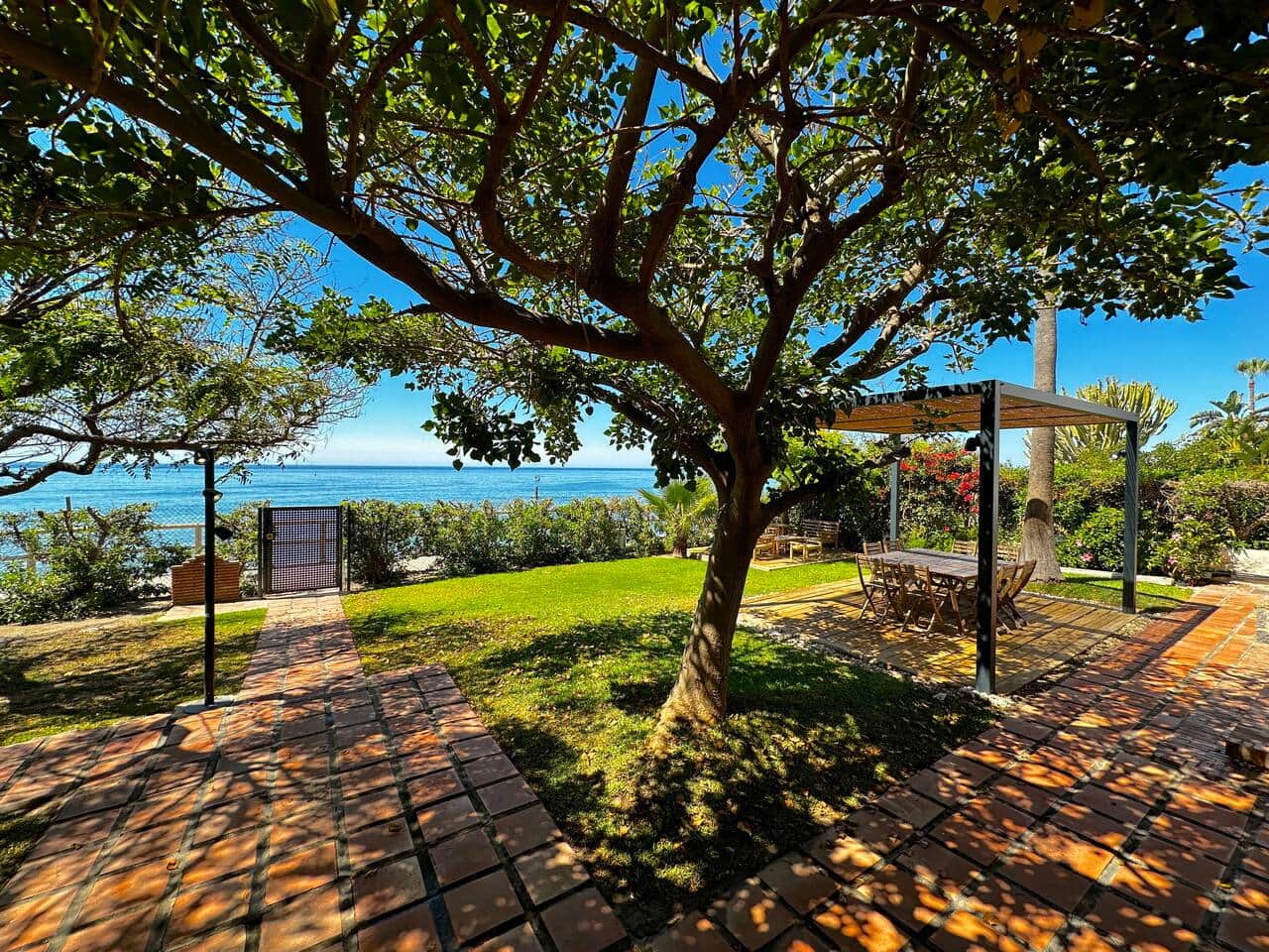 VILLA ALBORAN Beachfront House Rincón de la Victoria Málaga HOMINGBOOK