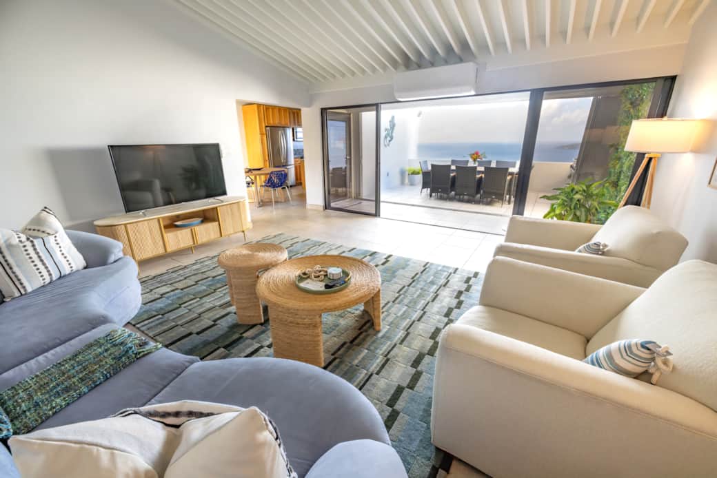 Enjoy Great View and Indoor/Outdoor Living