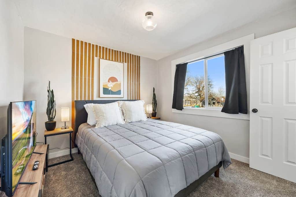 Upstairs Bedroom—50'' Google TV