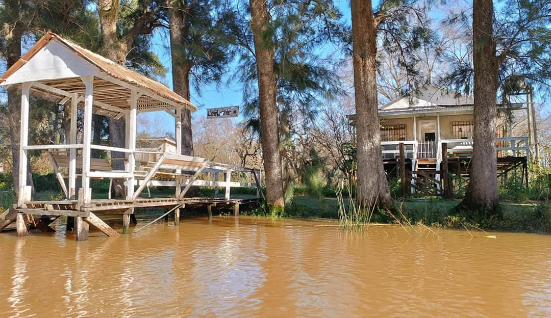 Quinta estilo isleño: 4 amb, 42m de costa, ½ha de parque, pileta, parrilla, muelle, kayak. hamaca