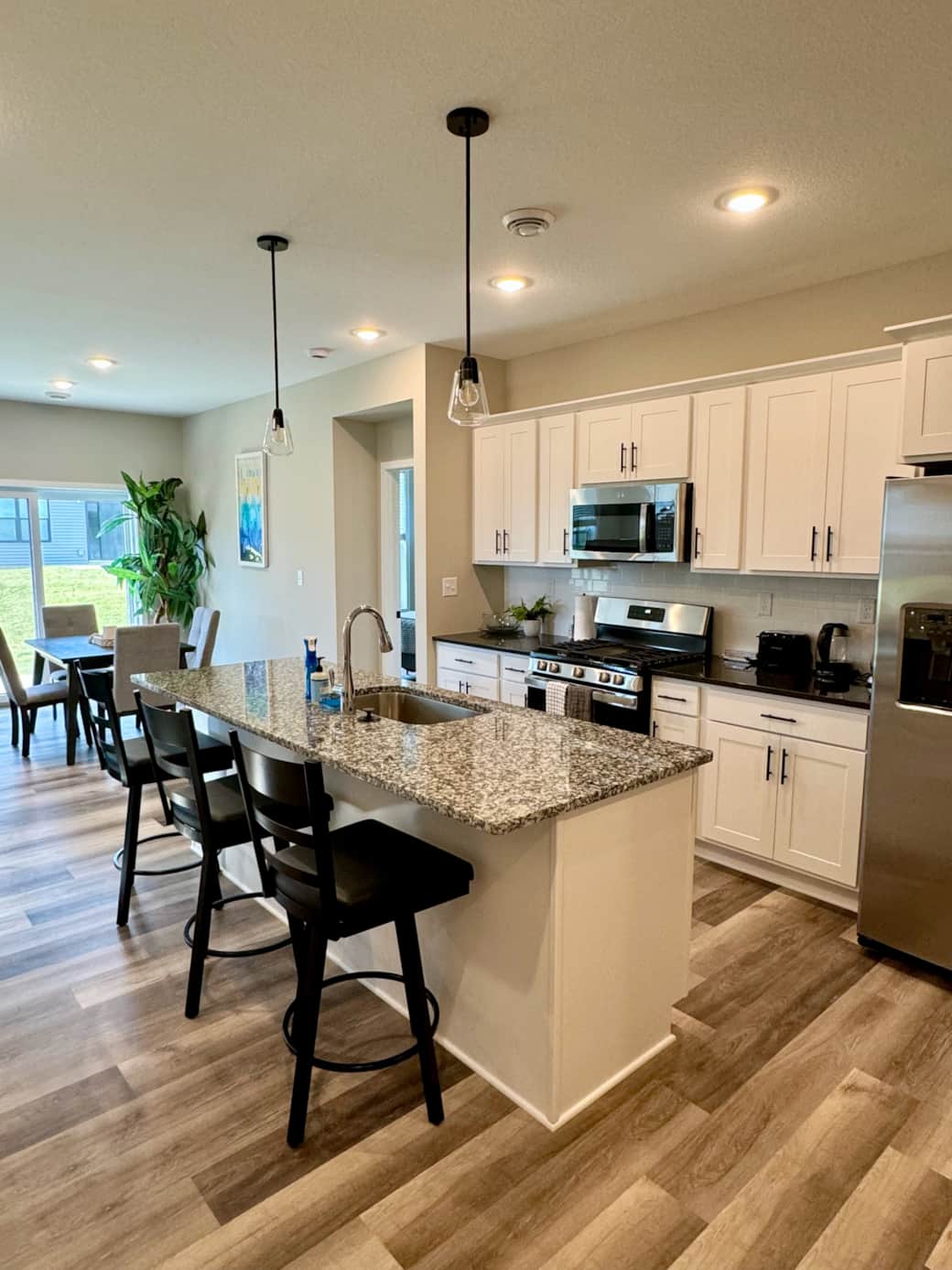 Fully equipped kitchen with stainless steal appliances Fully equipped kitchen with stainless steal appliances