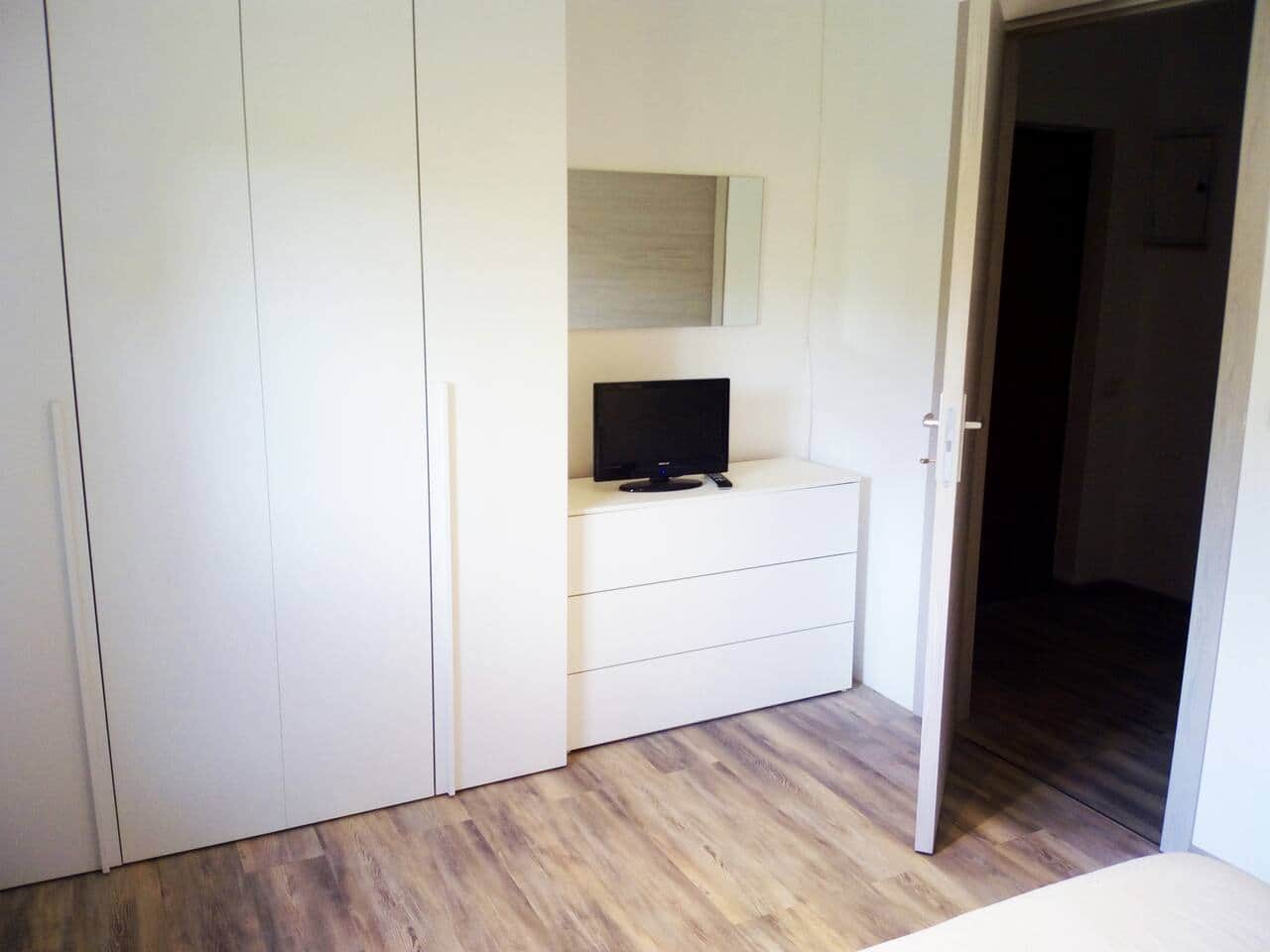 TV e armadio della camera degli ospiti

TV and wardrobe in the guest bedroom