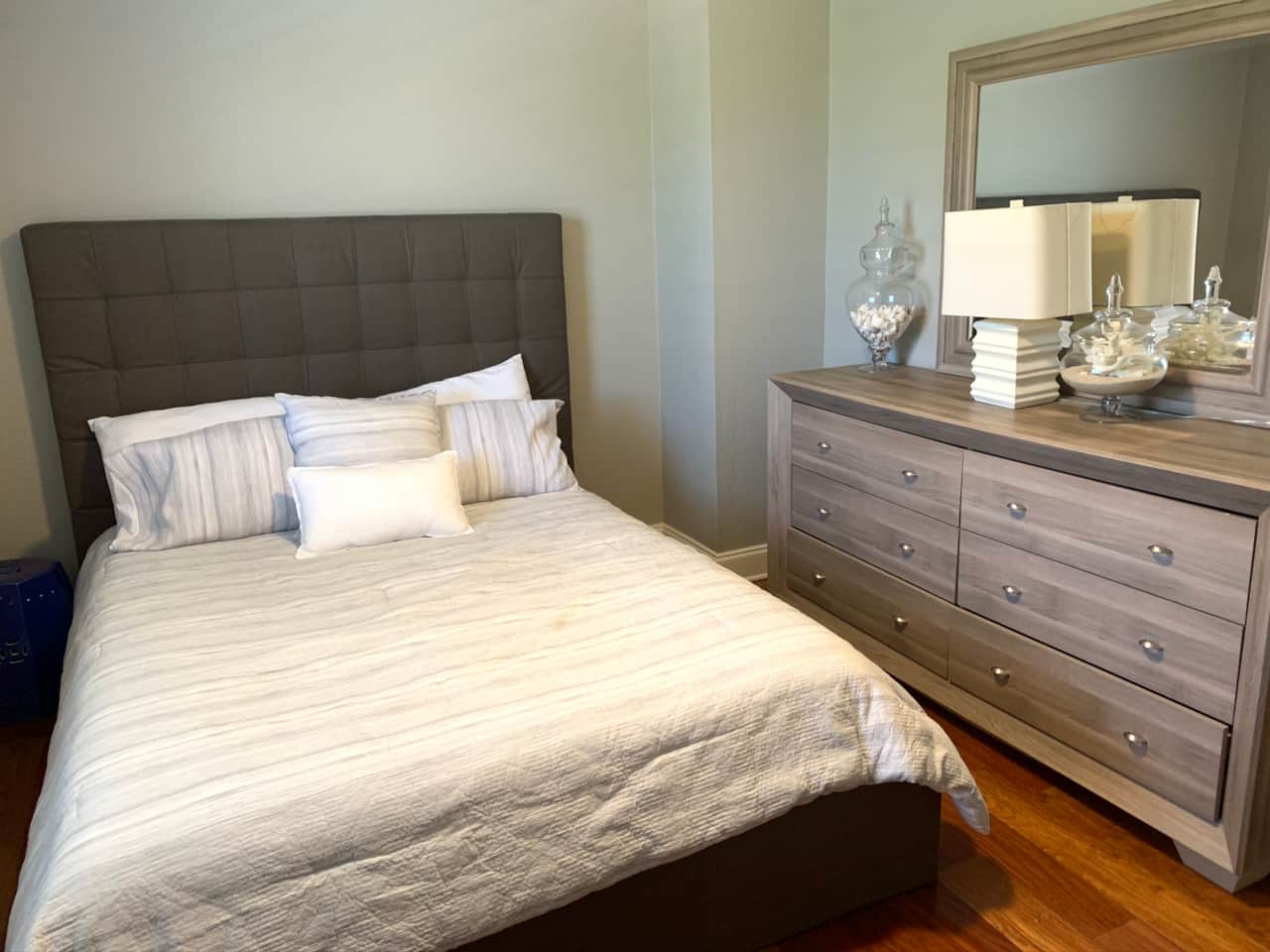 Guest Room w/ Queen Bed 