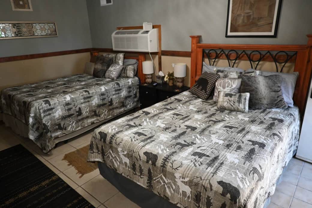 2 Queen Beds