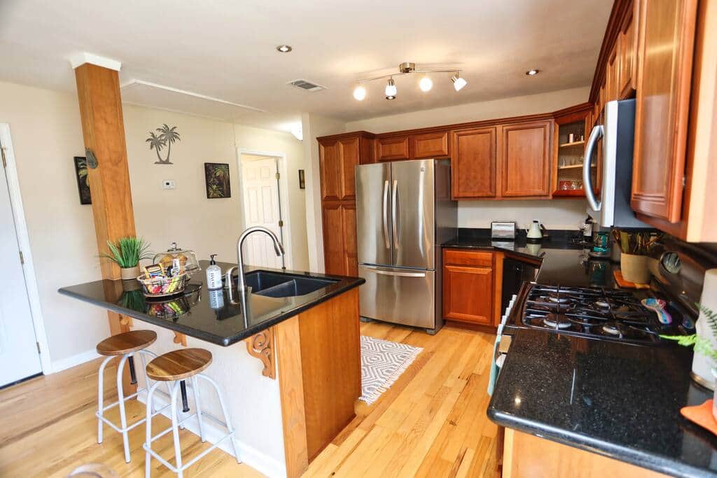 Full kitchen 