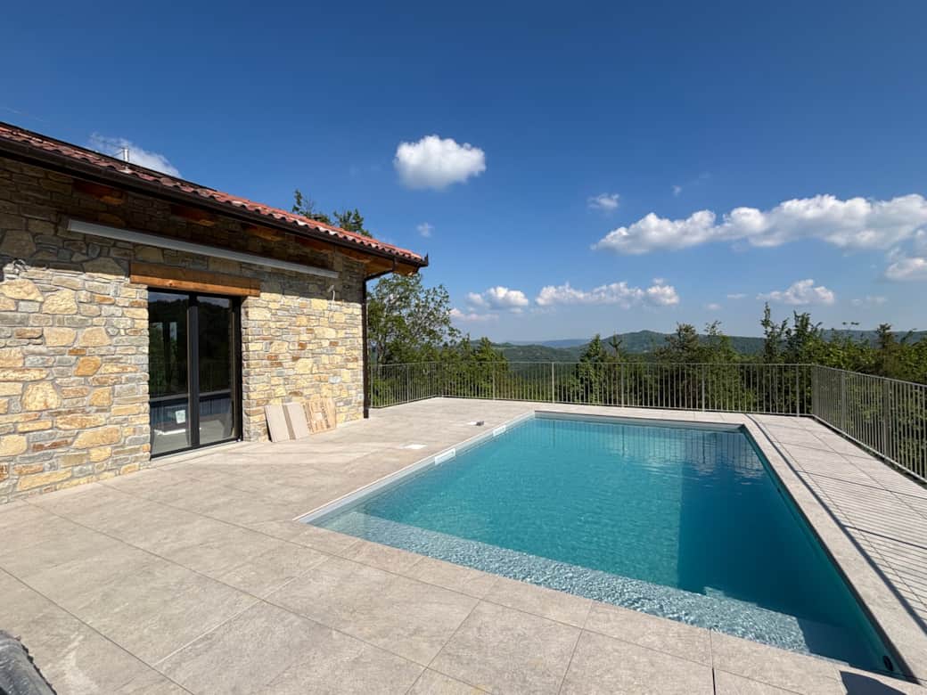PINI - Pool und Terrasse