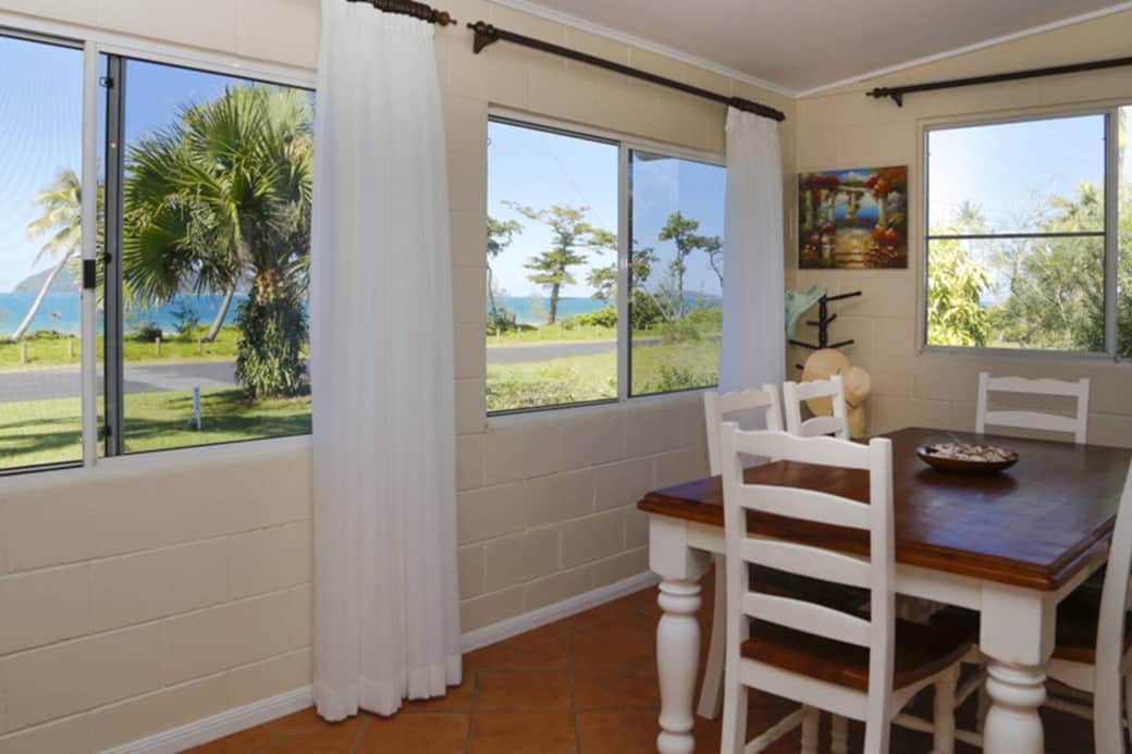 Shalom by the Sea - Dining table with beach view