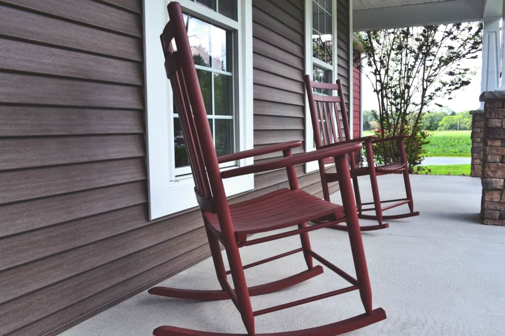 Large Cover Deck w/ Swing & Rocking Chairs