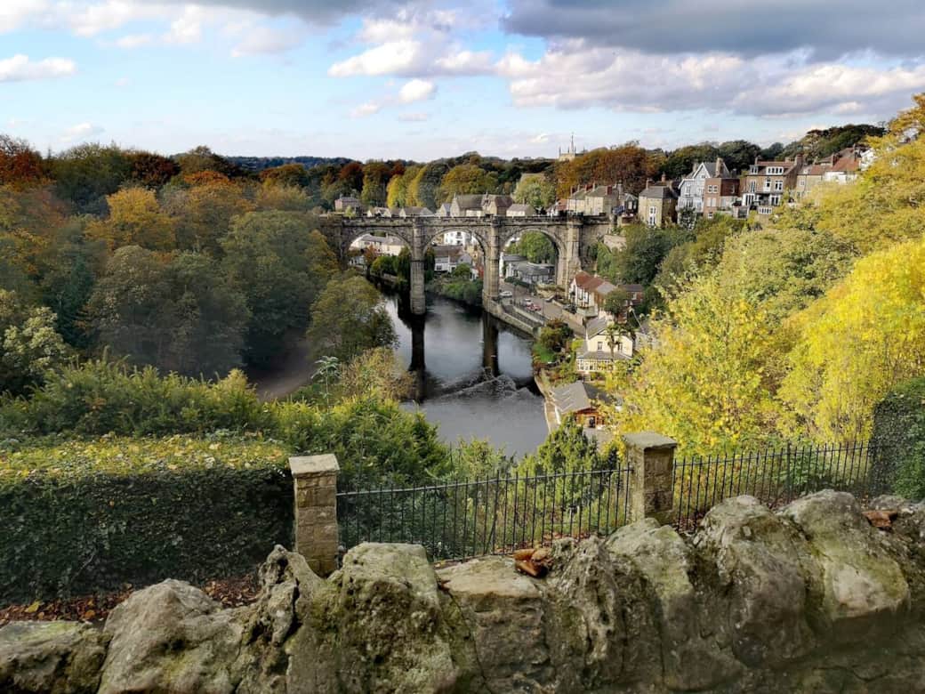 Scenic Knaresborough is just a 15 minute drive away. Scenic Knaresborough is just a 15 minute drive away.