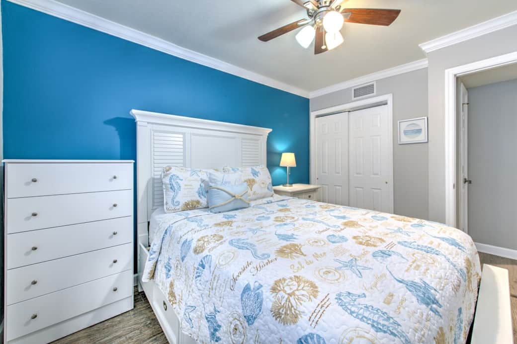 First bedroom different view / large closet 