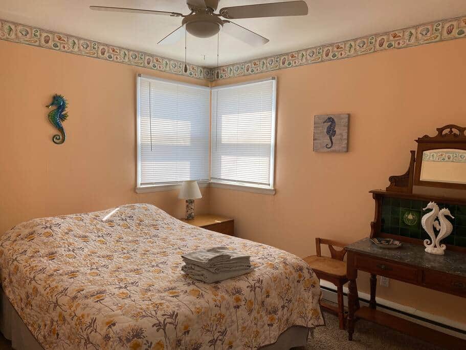 The Seahourse room is on the 1st floor, has 1 queen, a TV and blackout curtains.