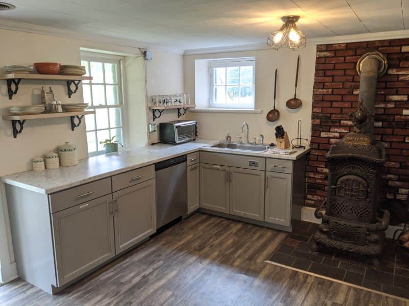 A fully-equipped kitchen
