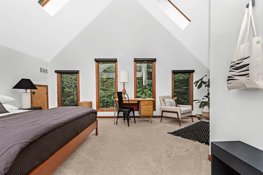 Upstairs Bedroom (King)