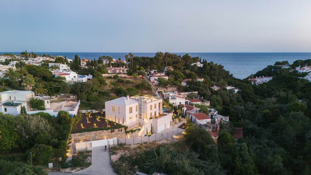 Villa Medusa Paraiso among the hills of Carvoeiro, with the Atlantic beyond