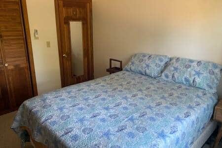 Queen bed first floor