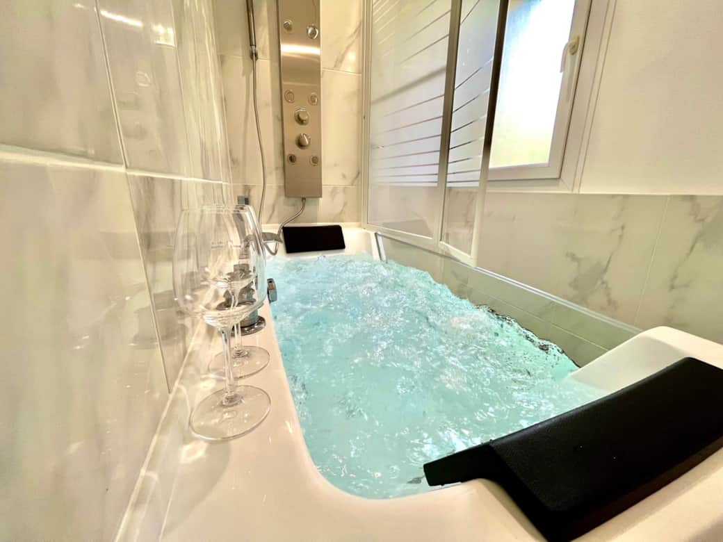 Cocon sauna et Balnéo Logement à Reims par La Conciergerie Des Sacres