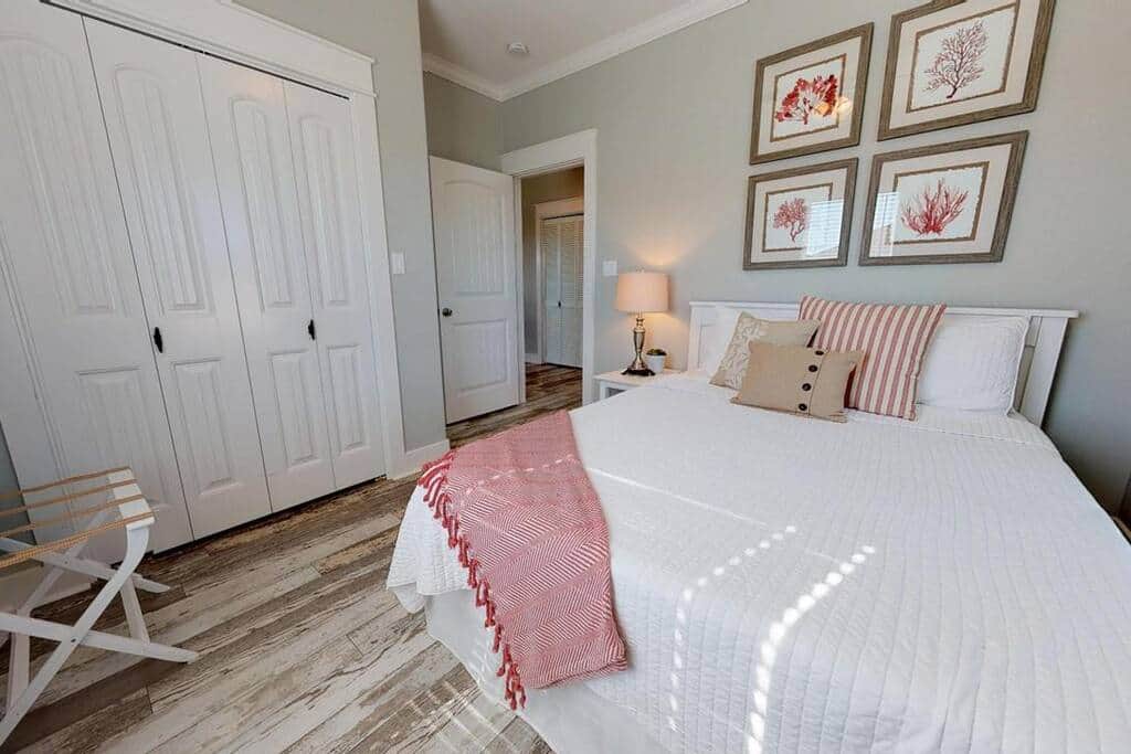 Second Bedroom - Queen Bed