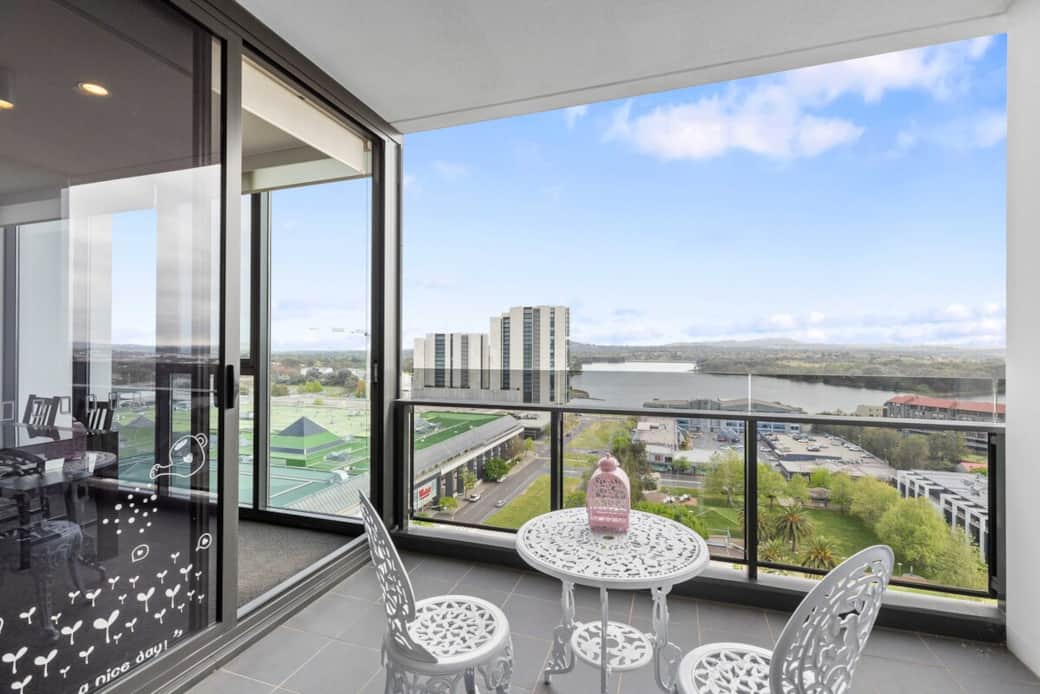 Balcony with City Views：Relax on your private balcony, offering sweeping views of the cityscape. The perfect spot for morning coffee or evening drinks, it's an extension of your living space in the sky.