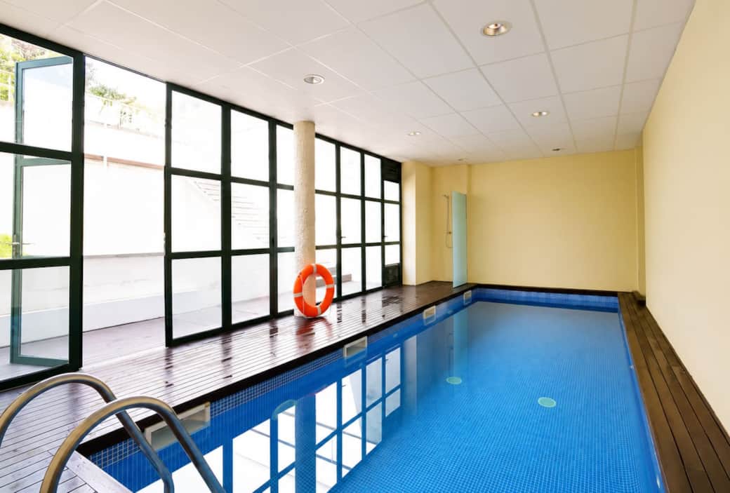 The indoor shared non-heated swimming pool is open from May to October.
