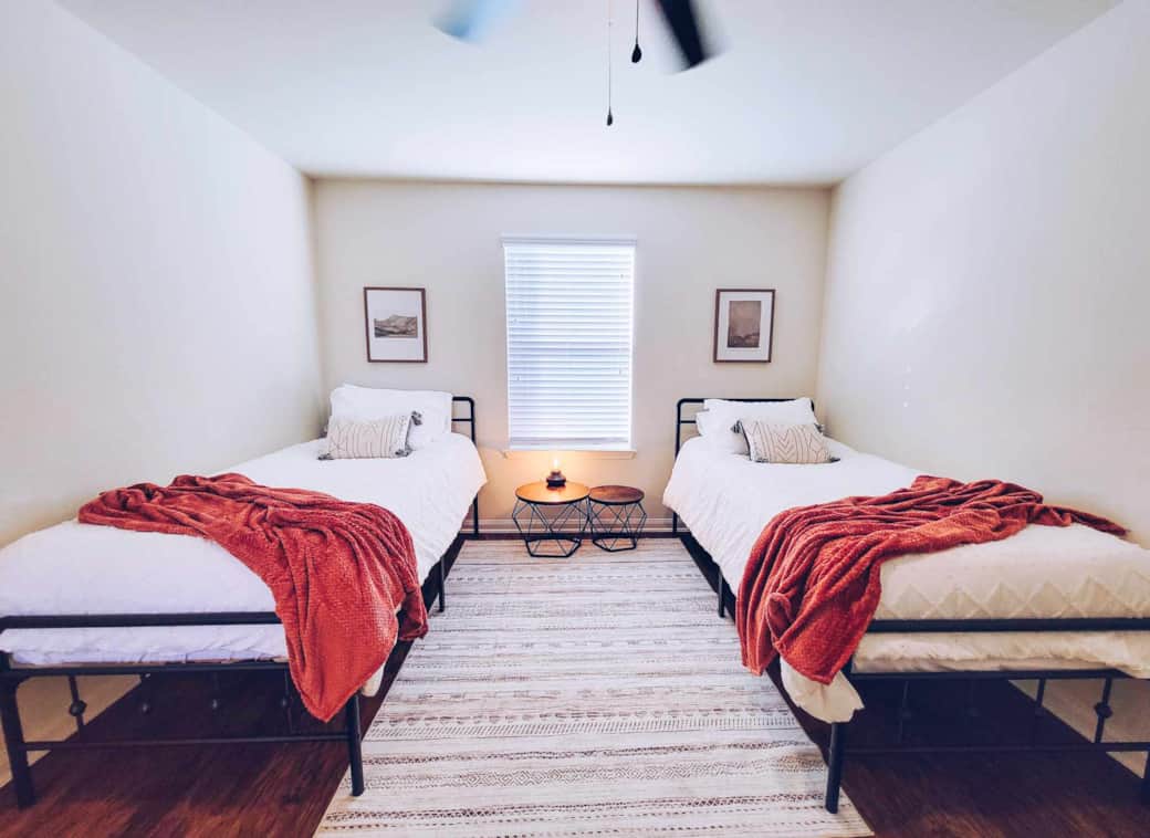 Upstairs bedroom with 2 Twin Beds Upstairs bedroom with 2 Twin Beds