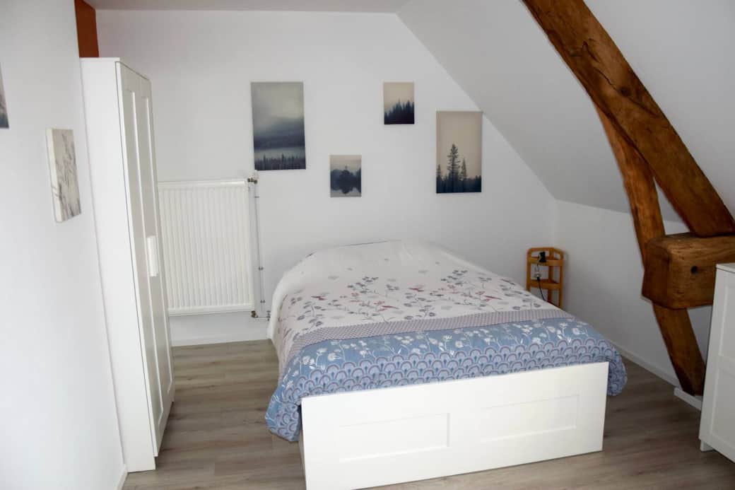 La chambre 4 personnes. Une autre chambre privée pour 4 personnes supplémentaires est aussi disponible sur demande. La literie est neuve et très confortable.