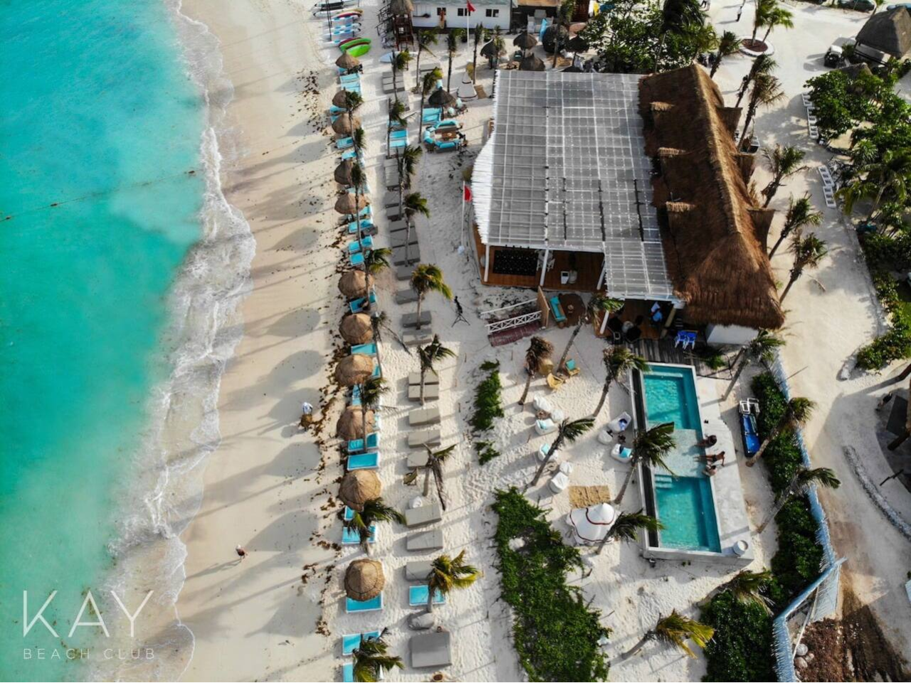 During your stay, enjoy access to Kay Beach Club in Akumal—a beautiful spot with a swimmable beach, loungers, day beds, pools, great food, and a relaxed beachfront atmosphere, perfect for spending the day by the sea.