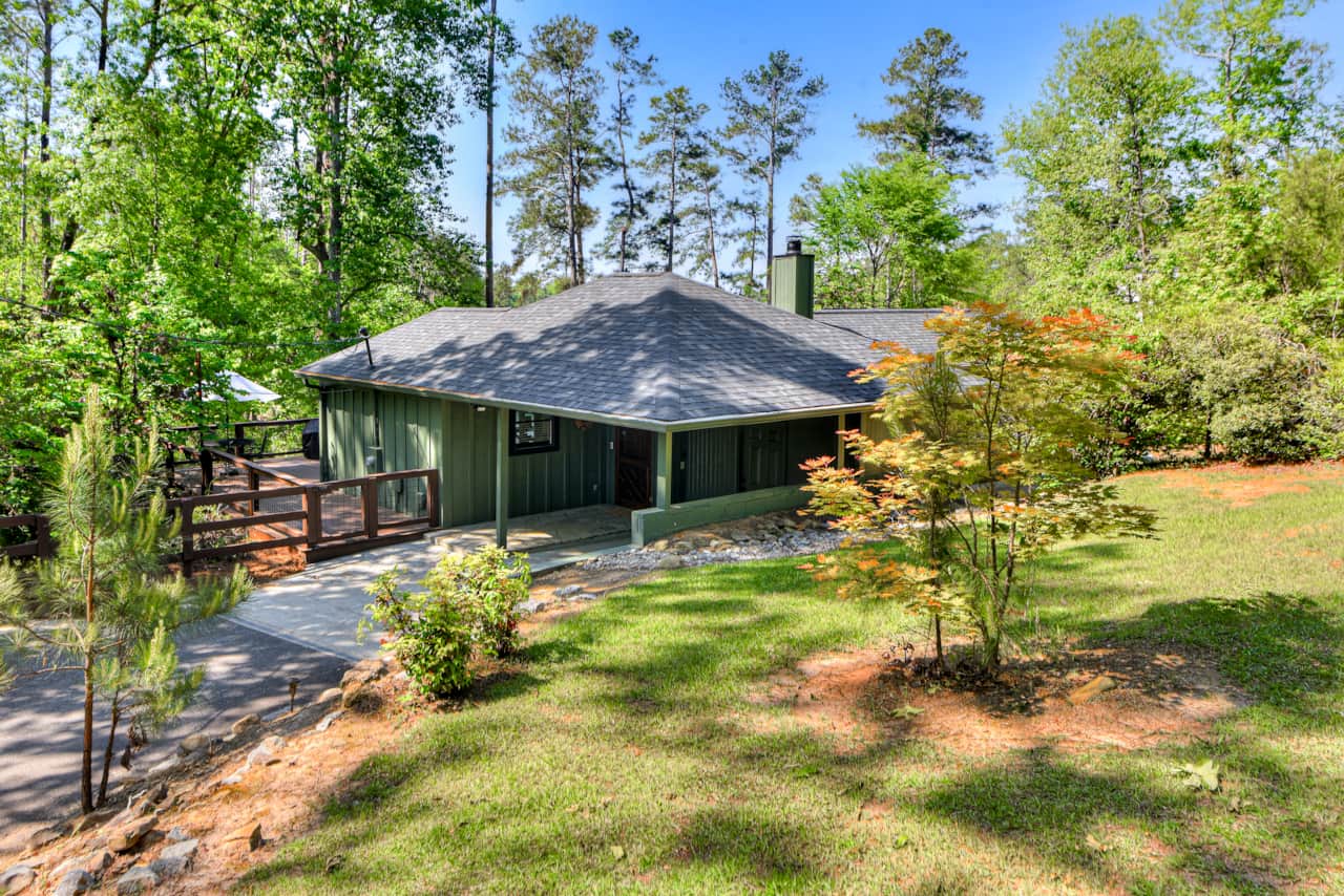 Welcome to your Private Lake Escape