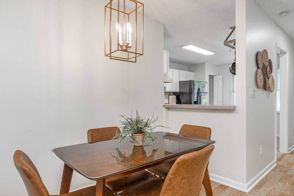 Dining area - seats 4 Dining area - seats 4