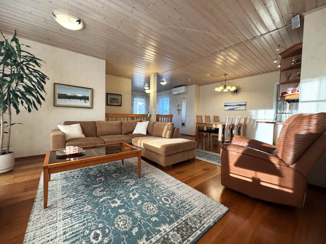 Common area living room with view to fells.
