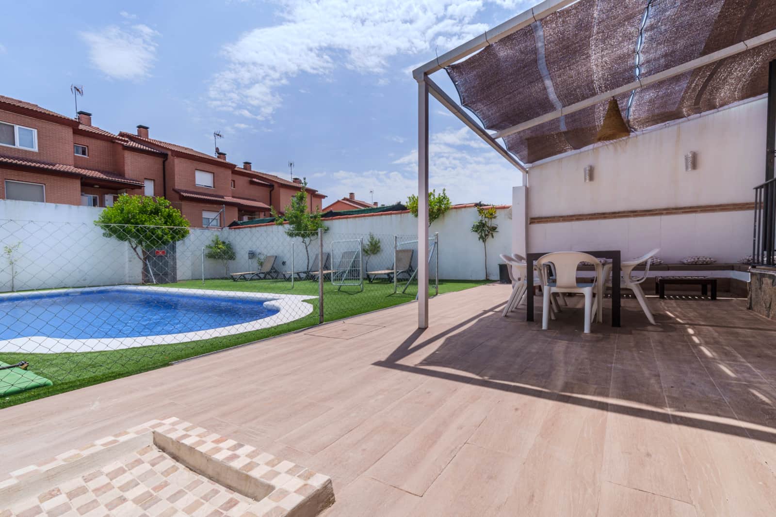 Chalet con piscina y barbacoa — foto 6