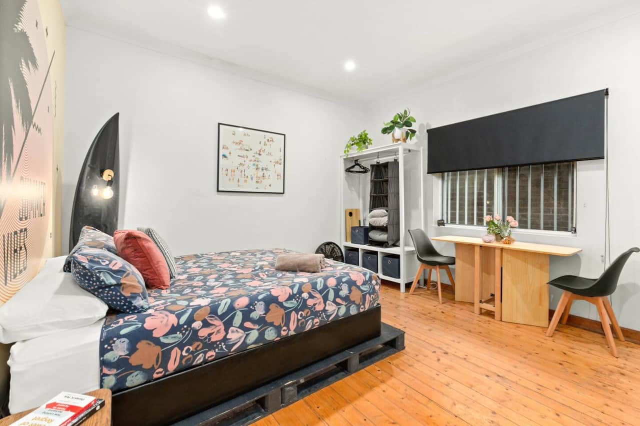 Fully equipped studio 50 meters from the beach
Fall asleep at the sound of the waves 
Portable aircon/fan to stay cool during summer
Nespresso machine with complimentary coffee/tea
Fully stocked kitchen
#bondi #bondi beach# north bondi #beach #sydney