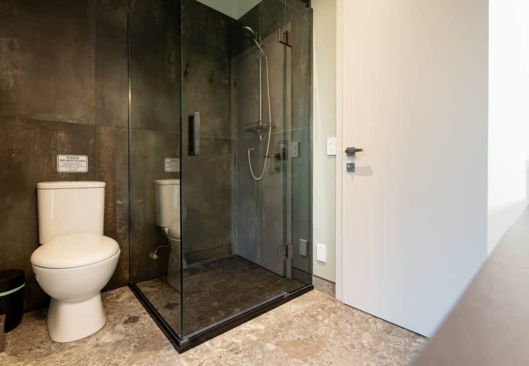 Master ensuite shower (no bath)