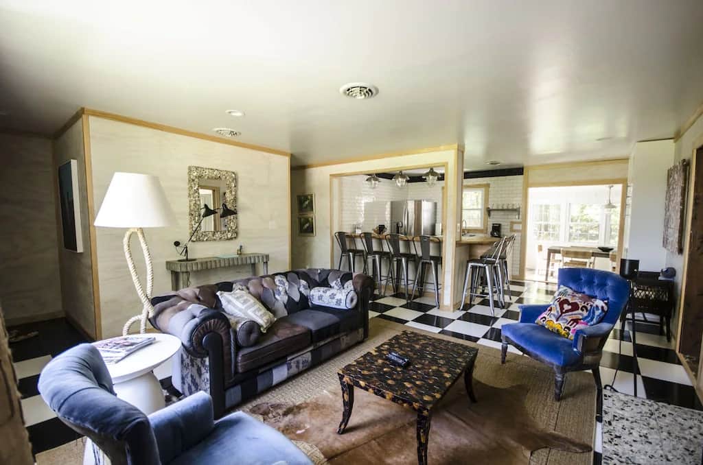 Living Room to Kitchen Living Room to Kitchen
