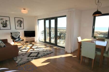 Living room / dining area