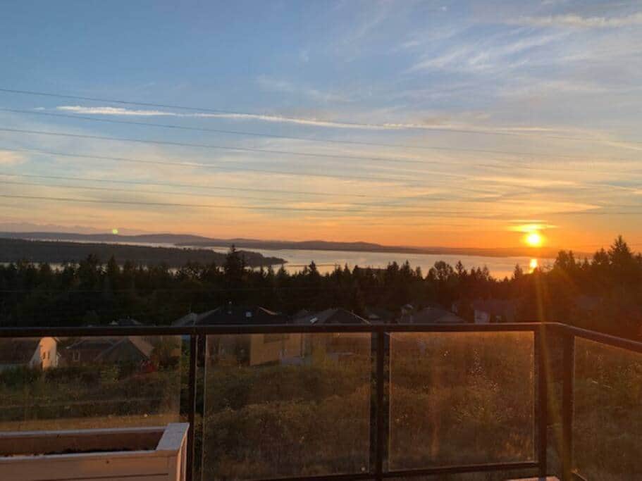 Large deck with beautiful sunrise and sunset views Large deck with beautiful sunrise and sunset views