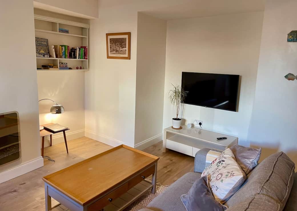 Kick back and relax, smart TV, books and games.