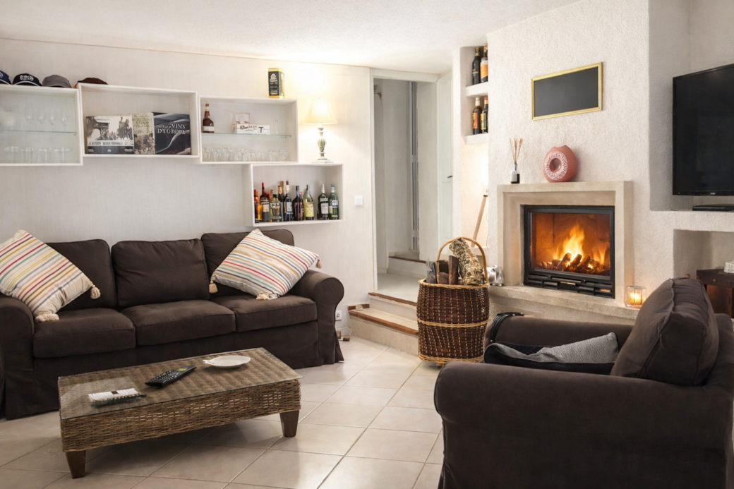 Salon chaleureux et confortable