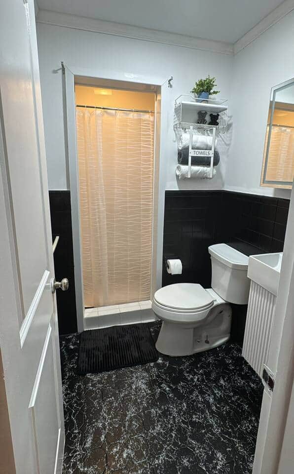 King room -in suite bathroom King room -in suite bathroom