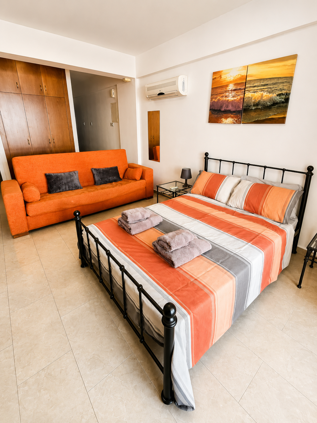 Studio apartment with tv, wifi and a/c