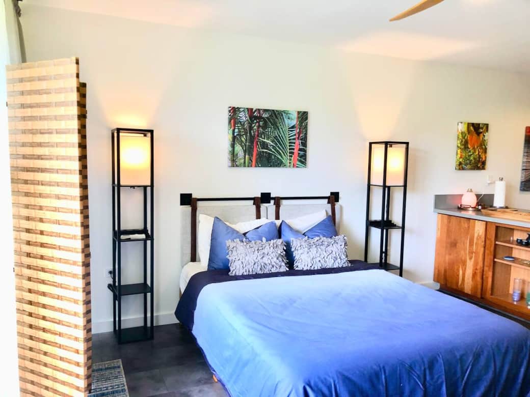 Queen bed with quality cotton sheets, "smart" side table/lamps with usb and regular outlets for your devices.