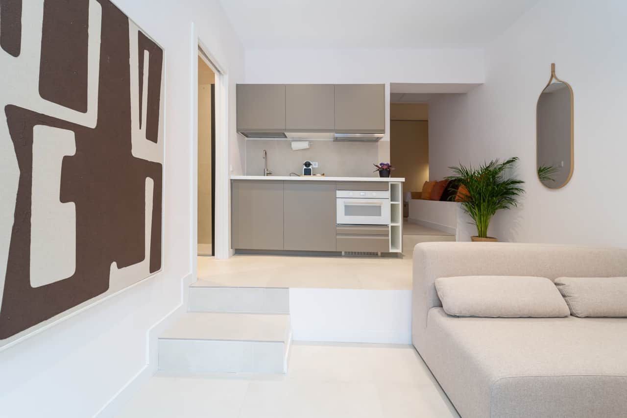 Salón con cocina abierta