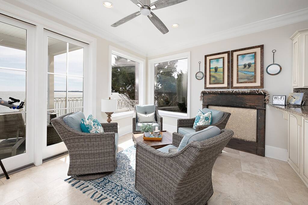 Cozy sitting area adjacent to kitchen.