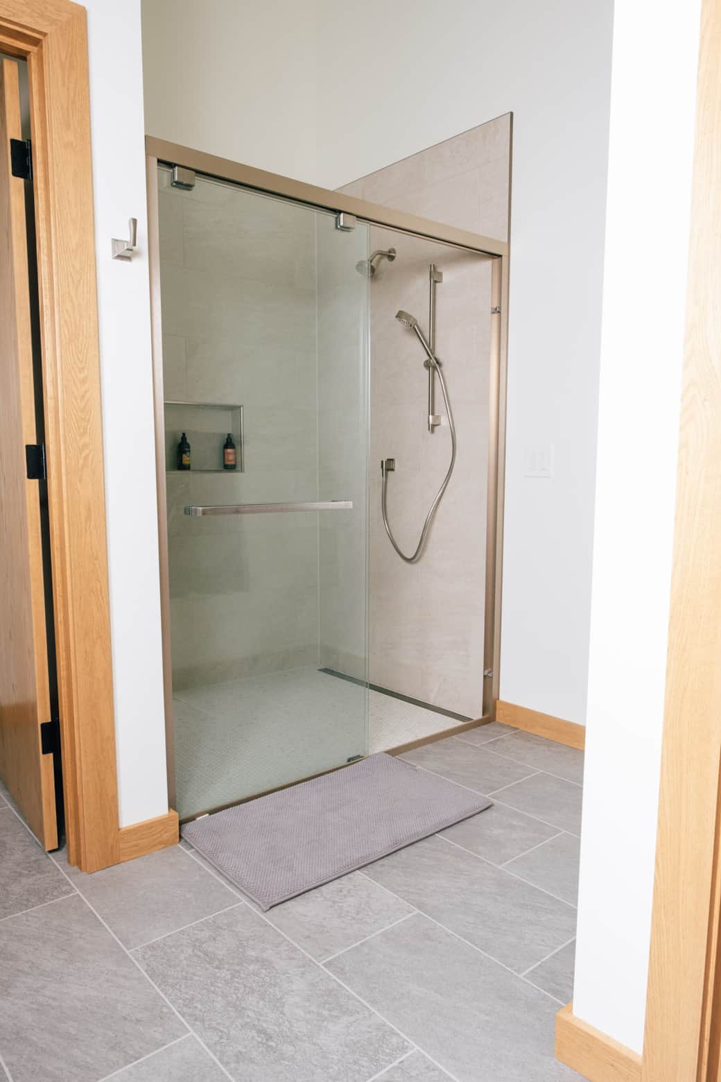 Walk in shower in all 5 bathrooms