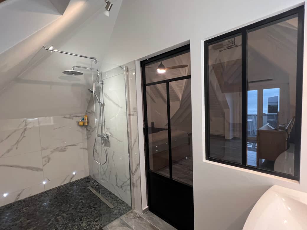 Sxm modern bathroom