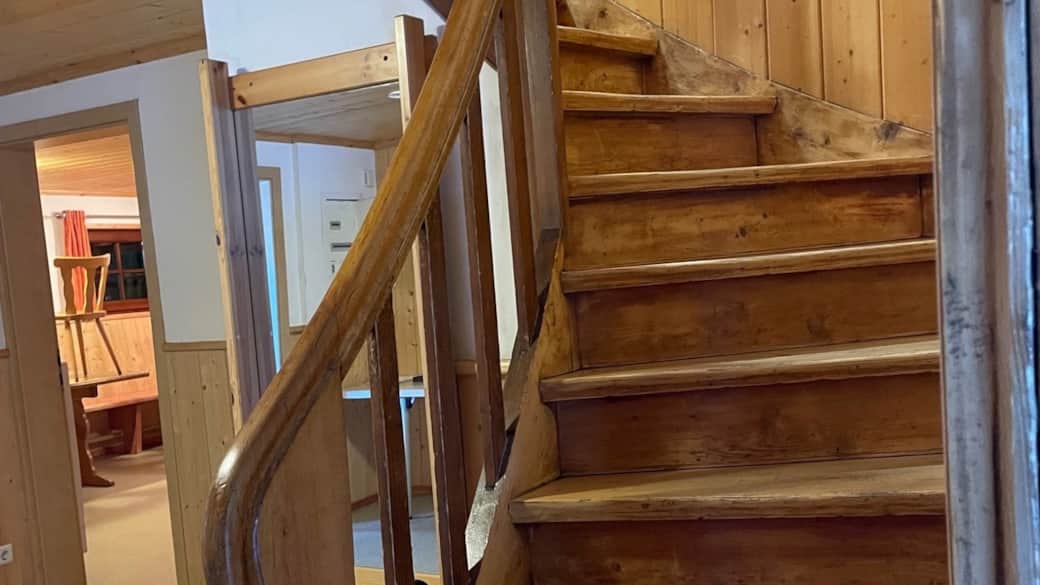 Treppenaufgang zu den Schlafräumen Treppenaufgang zu den Schlafräumen