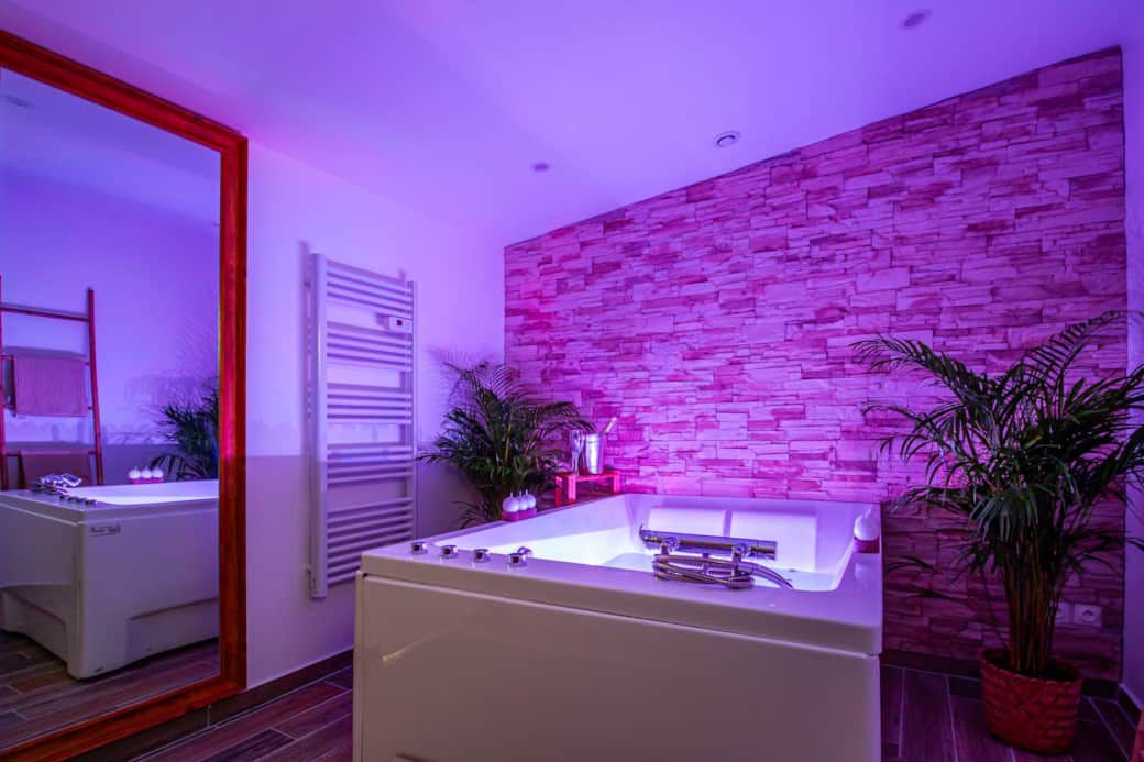 Spa de nuit, choix de couleurs possibles Spa de nuit, choix de couleurs possibles