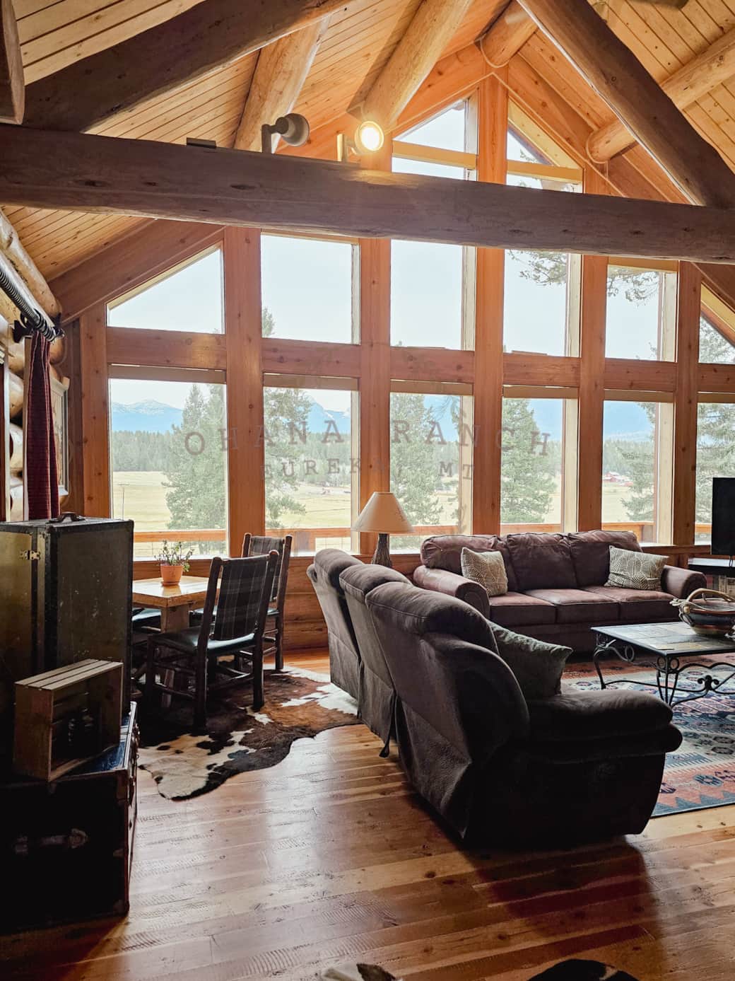 River Rock Living Room: Queen size couch bed, tv, fire place, reading nook, & puzzle table. River Rock Living Room: Queen size couch bed, tv, fire place, reading nook, & puzzle table.