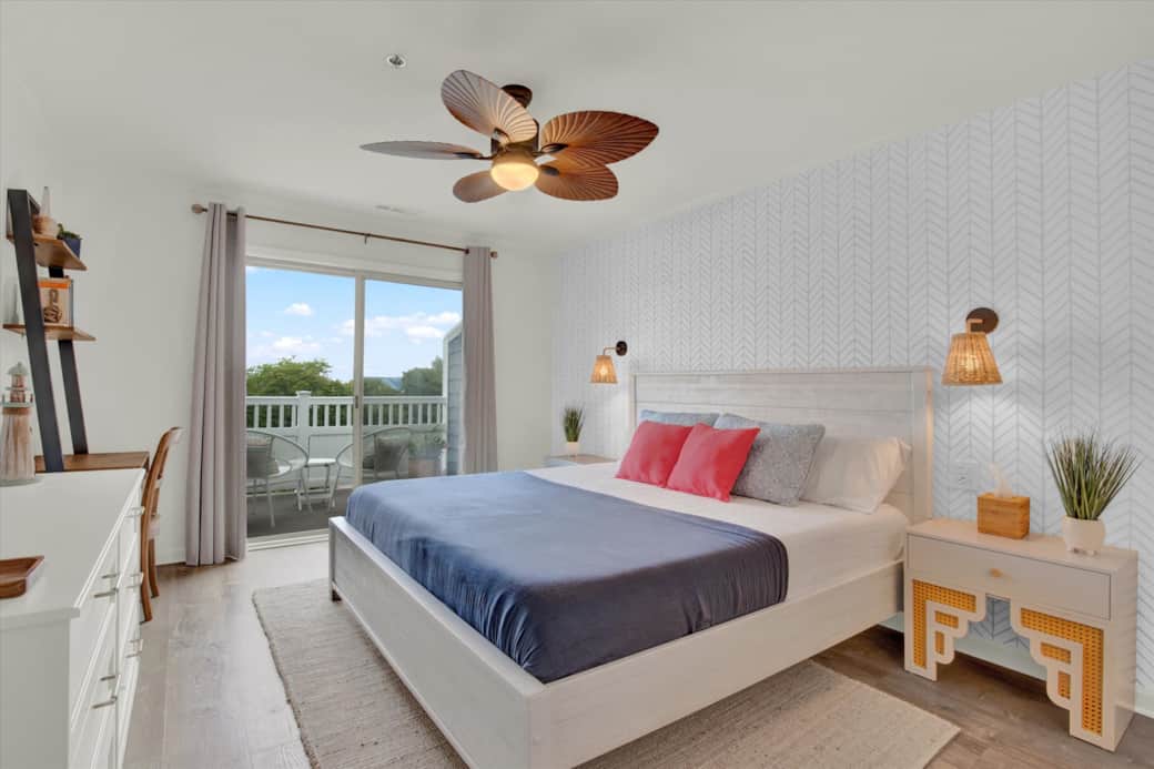 Primary bedroom, balcony access