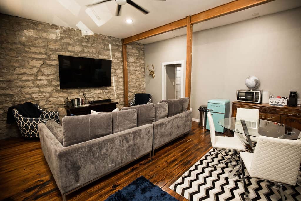 Leatherwood Loft Upper Unit is a gorgeous one bedroom apartment in the heart of Eureka!