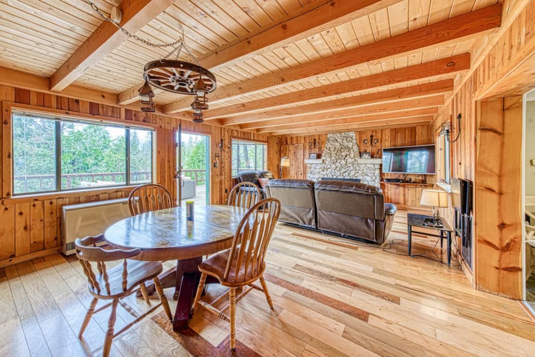 DINING TABLE, FAMILY ROOM, GREAT VIEWS, DECK RIGHT OUTSIDE THE DOOR! TWO RECLINING LEATHER COUCHES